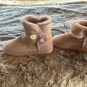 Never won traditional Aussie Ugg boots from Australia size 9